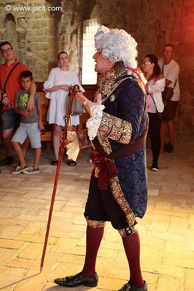 Los últimos monjes del Monasterio Viejo, San Voto que descubrió la gruta dónde reposaba Juan de Atarés, el abad que guardó el Santo Grial, el Maestro cantero de Agüero (o de San Juan de la Peña) que talló los capiteles y el Conde de Aranda, son algunos de los personajes que nos acompañarán durante la visita teatralizada que recorre el Monasterio Viejo de San Juan de la Peña, al tiempo que repasan su historia…