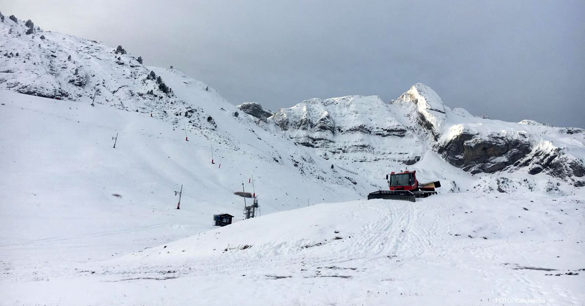 Astún, Candanchú, Formigal y Panticosa anunciaban este mediodía que, a pesar de esperar hasta el último momento una mejoría, finalmente se ven obligadas a posponer la apertura de los centros invernales. 