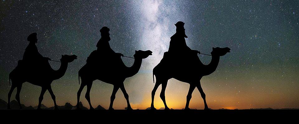 Tampoco podemos olvidar la noche más mágica, que arrancará el sábado 5 con las Cabalgatas de Reyes en Jaca, 17:30h*; Canfranc, con chocolatada en el polideportivo; Bailo, 19h.; Hecho,18:30h en la Iglesia y El Trinquete; Villanúa, 18.30h, llegando por el monte de La Selva y recorriendo la zona antigua de la localidad, alumbrados con antorchas, hasta la iglesia de San Esteban; y en Ansó.