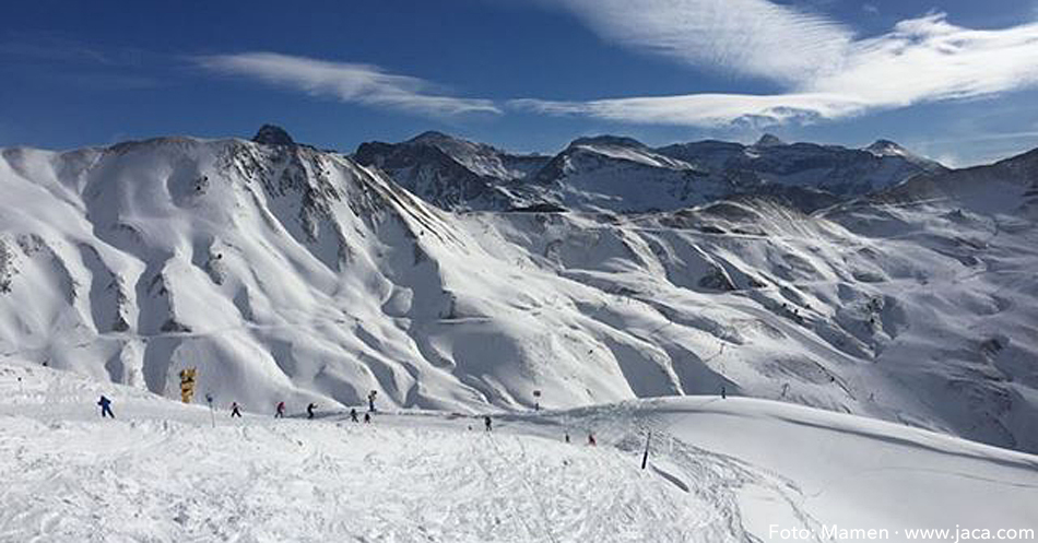 Las estaciones de esquí del entorno de Jaca han recibido importantes precipitaciones de nieve los últimos días, lo que va a permitir disfrutar de más de 70 km en Astún-Candanchú y Aramón Formigal-Panticosa prevé la apertura de cerca de 100 kilómetros de pistas, incluyendo la puesta en marcha de Panticosa.
