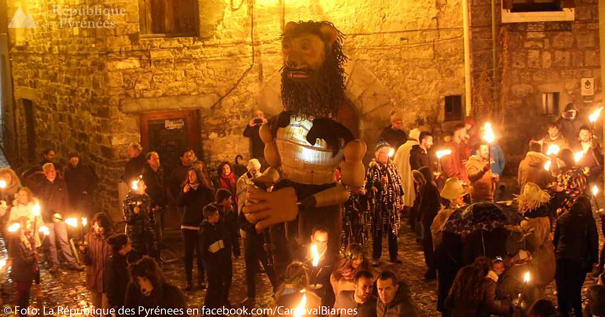 La comitiva bearnesa llegará a Ansó el sábado 19 de enero a las 18.30 h y la fiesta arrancará con la búsqueda de Sent Pançard con pasacalles en aragonés y bearnés, batucada de Ansó y animación con Robert Matta. A partir de las 19.45 tendrá lugar la recepción del Rey del Carnaval, huido de Pau y escondido en Ansó, con discurso desde el Ayuntamiento y participación de las figuras del Carnaval tradicional de Ansó (onso, toledo, madamas, ánimas y arado). A las 20h habrá pasacalles con la fanfarria de Isaba y cena popular y baile de San Sebastián. 