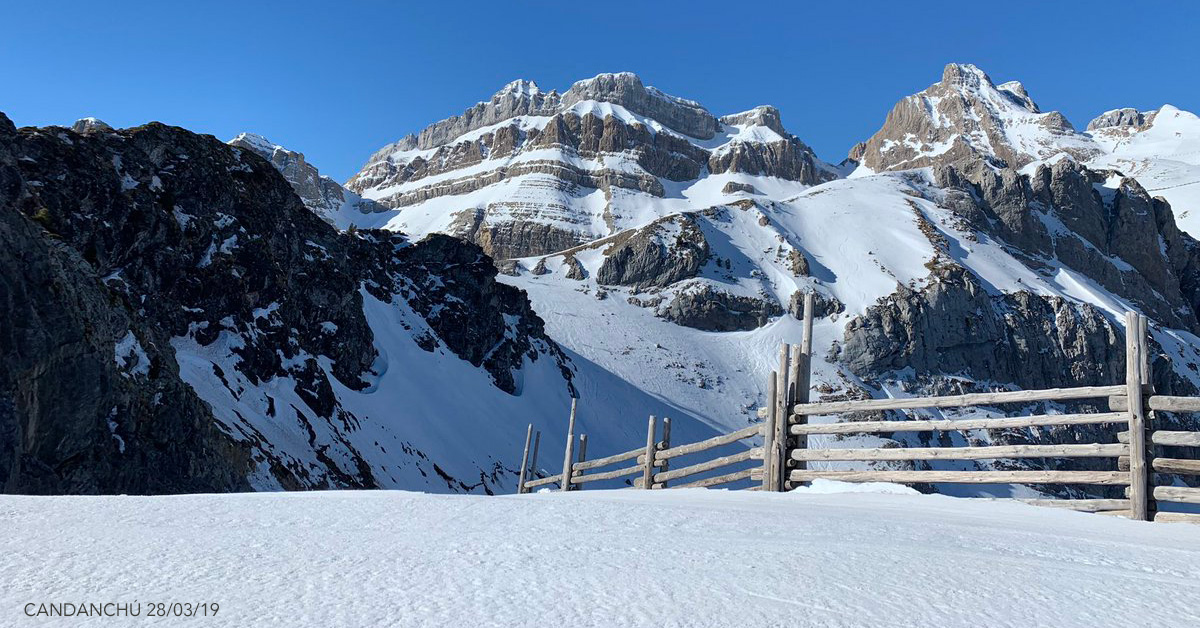 Aunque las estaciones de esquí del Valle del Aragón han reducido su horario, de 8.30 a 15 horas, con la última subida a las 14.45 h, siguen disfrutando de entre 40-170 cm de espesores y abrirán 81 pistas en conjunto.