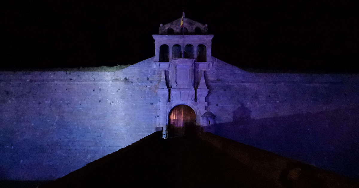 La Ciudadela de Jaca se viste de azul por el Autismo
