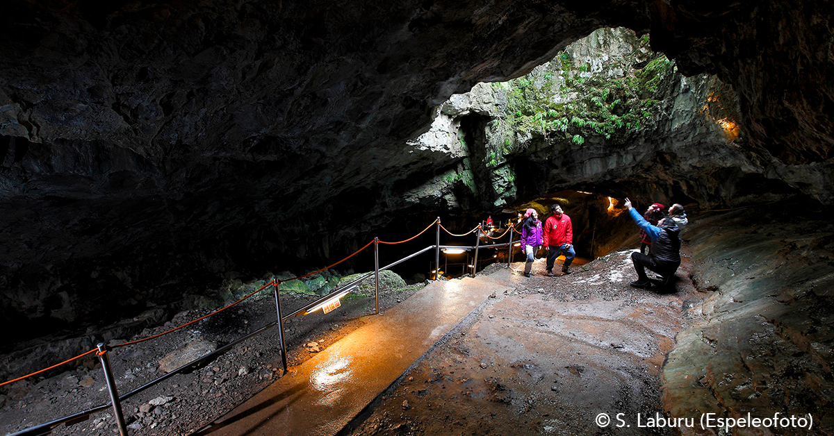 La cueva de Las Güixas también intensifica sus turnos de visitas durante la Semana Santa. En las jornadas centrales, del 18 al 21 de abril, la gruta de Villanúa ofrecerá un total de 8 turnos distintos de visitas, 4 por la mañana y otros tantos por la tarde, siempre y cuando las condiciones meteorológicas y el estado del río no afecten a su actividad. 