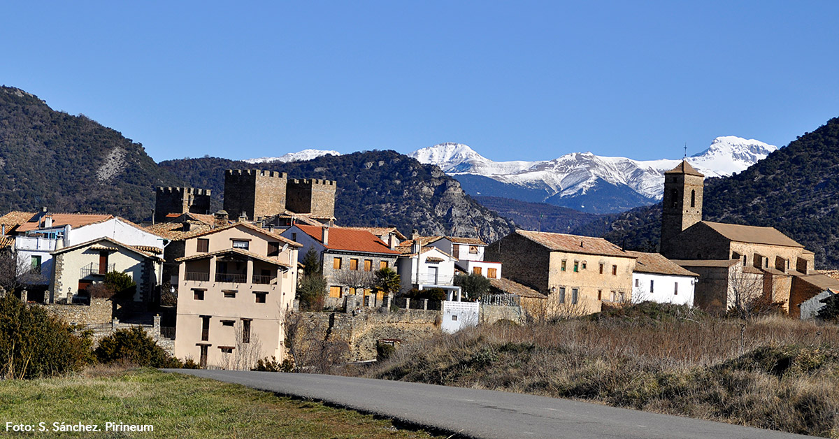 La localidad de la Jacetania, situada en un enclave privilegiado del Pirineo con vistas sobre el valle del Veral, nos propone diversas actividades para descubrir su patrimonio, riqueza natural y cultural. Con el objetivo de dinamizar la Canal de Berdún, dar a conocer sus recursos, fomentar un turismo responsable, y sostenible, así como ofrecer propuestas a mayores y público infantil, las jornadas cuentan con un extenso programa.
