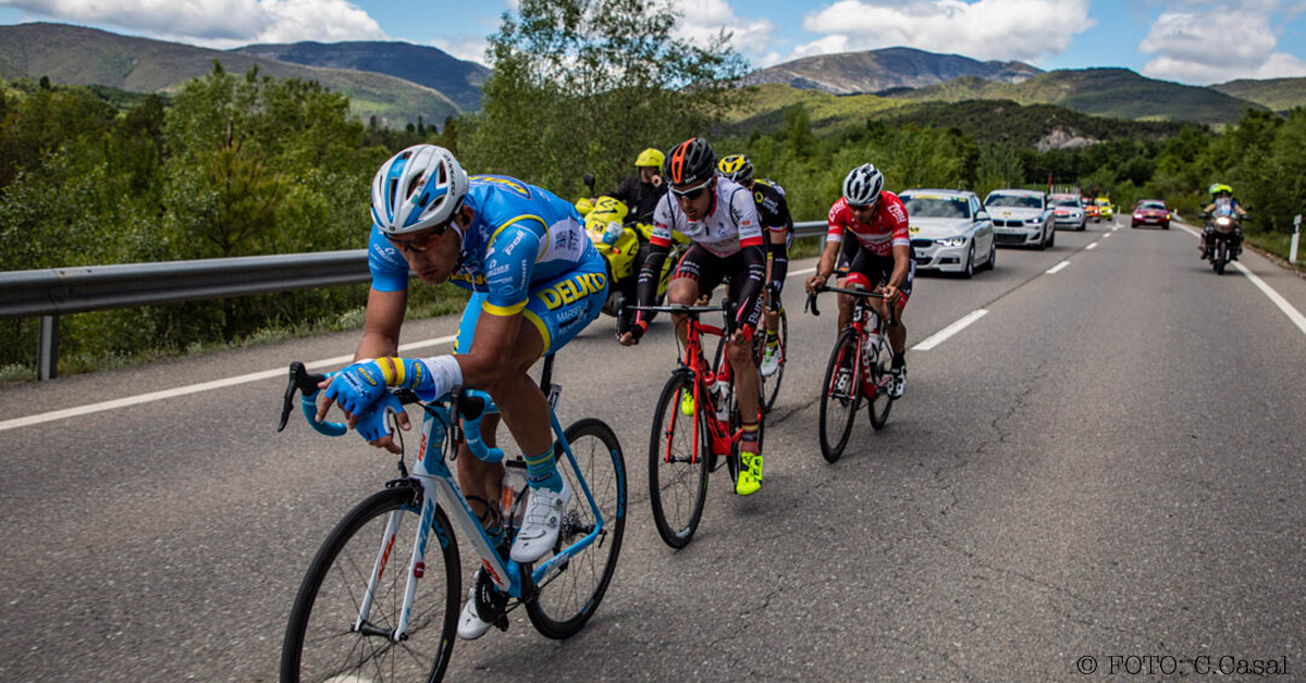 FOTO: C. CASAL. Una primera etapa entre Andorra y Calatayud partirá este viernes; con un previsible final al sprint, aunque con terreno para los aventureros y las emboscadas. Será la segunda jornada con llegada a Canfranc Estación y una longitud de 186,2 km, la que puede marcar diferencias, al contar con cinco puertos puntuables y 4.500 metros de desnivel acumulado. Aunque no hay un gran puerto final, tanto las subidas a San Juan de la Peña y Oroel, como sus bajadas técnicas, serán decisivas. Finalmente, la tercera, corta pero intensa, discurrirá entre Huesca y Zaragoza, con un presumible final al sprint. 