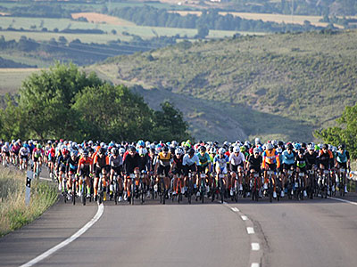 Sabiñánigo acoge a los más de 11.500 participantes de la Quebrantahuesos 