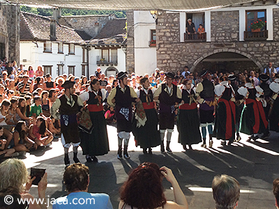 Fiesta de la cultura pirenaica con el PIR 2019 en Hecho

13/06/19 . Jaca 

La localidad de Hecho acogerá, durante los días 6 y 7 de julio, la 23ª edición del Festival de Música y Cultura Pirenaicas PIR 2019, con conciertos musicales, mercado de artesanía y una degustación gastronómica.