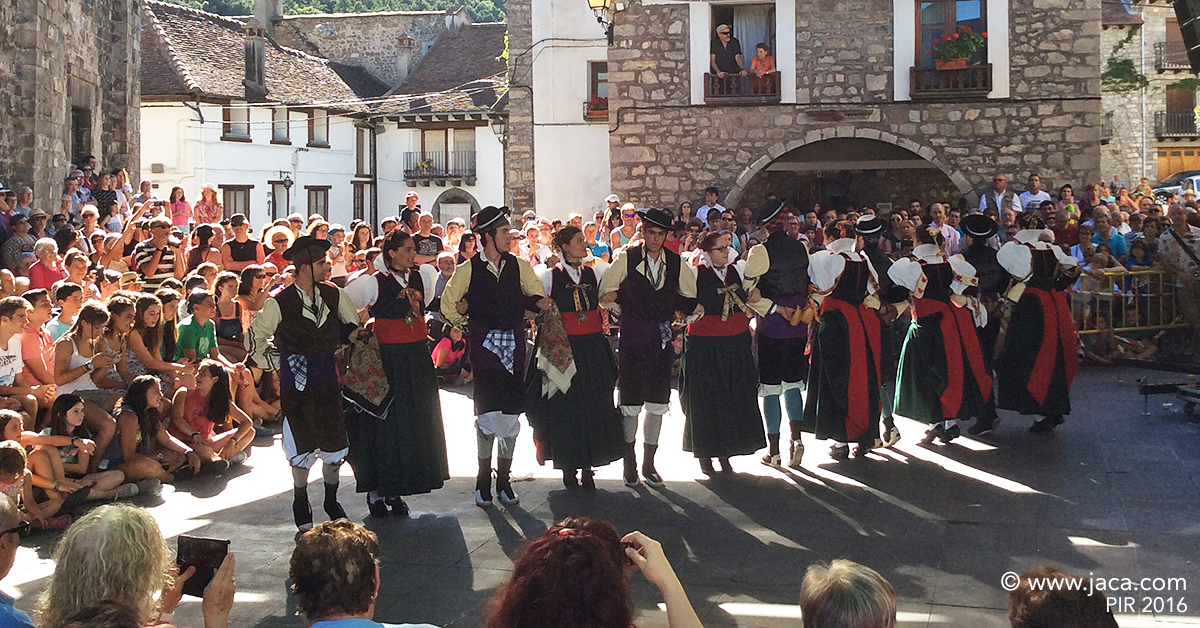 La localidad de Hecho acogerá, durante los días 6 y 7 de julio, la 23ª edición del Festival de Música y Cultura Pirenaicas PIR 2019, con conciertos musicales, mercado de artesanía y una degustación gastronómica.