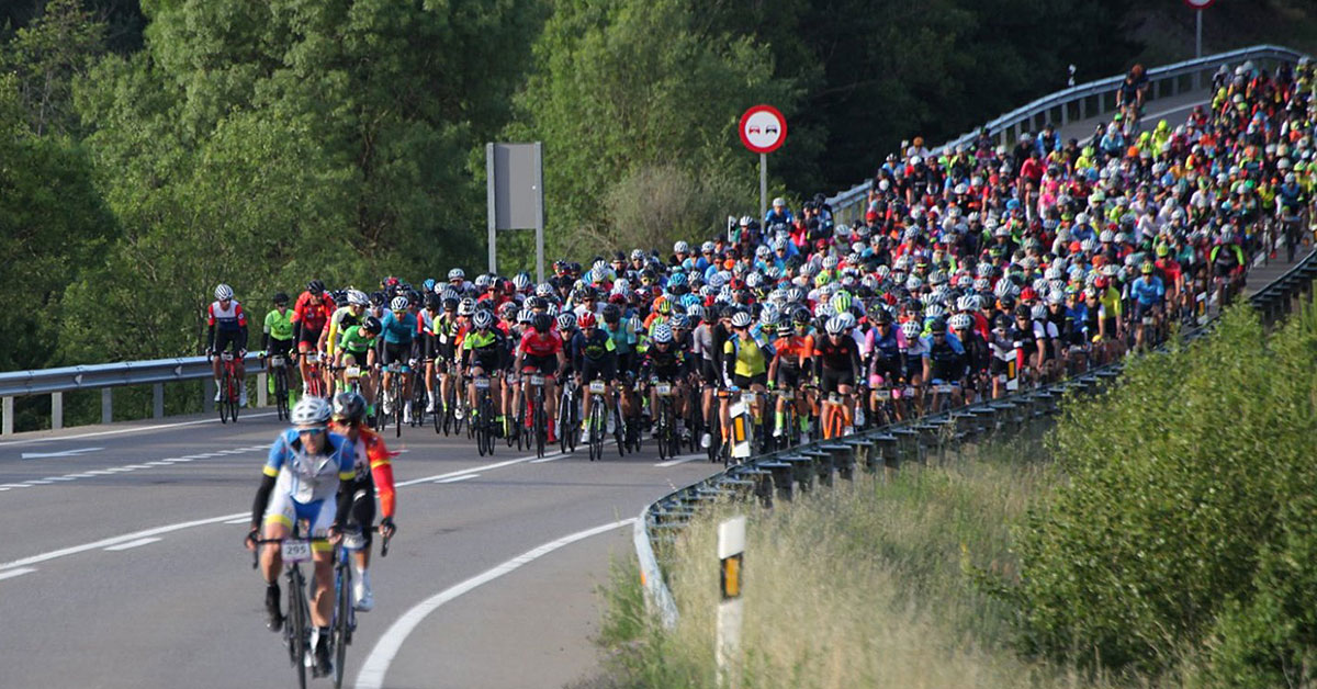 Con salida y llegada en Sabiñánigo y más de 11.000 participantes, llegados de 24 países diferentes. La Quebrantahuesos 2019 ofrecerá dos recorridos: la Quebrantahuesos Gran Fondo (209 km) y la Treparriscos Medio Fondo (85km).