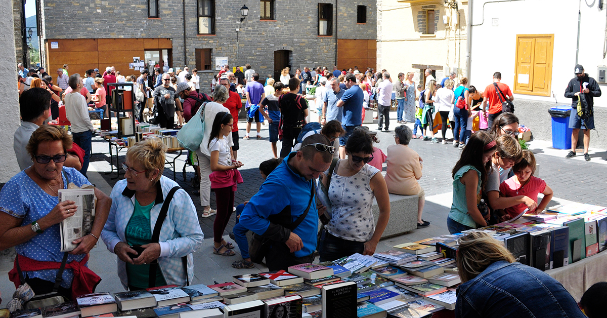 La localidad inicia este miércoles el programa previo a la "fiesta de los libros", para poder dar cabida a todos los autores. La Feria se celebra el sábado, 17 de agosto, prestando especial atención al cómic y con actividades para todas las edades y gustos.