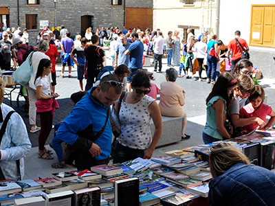 Villanúa celebra su Feria del libro 
