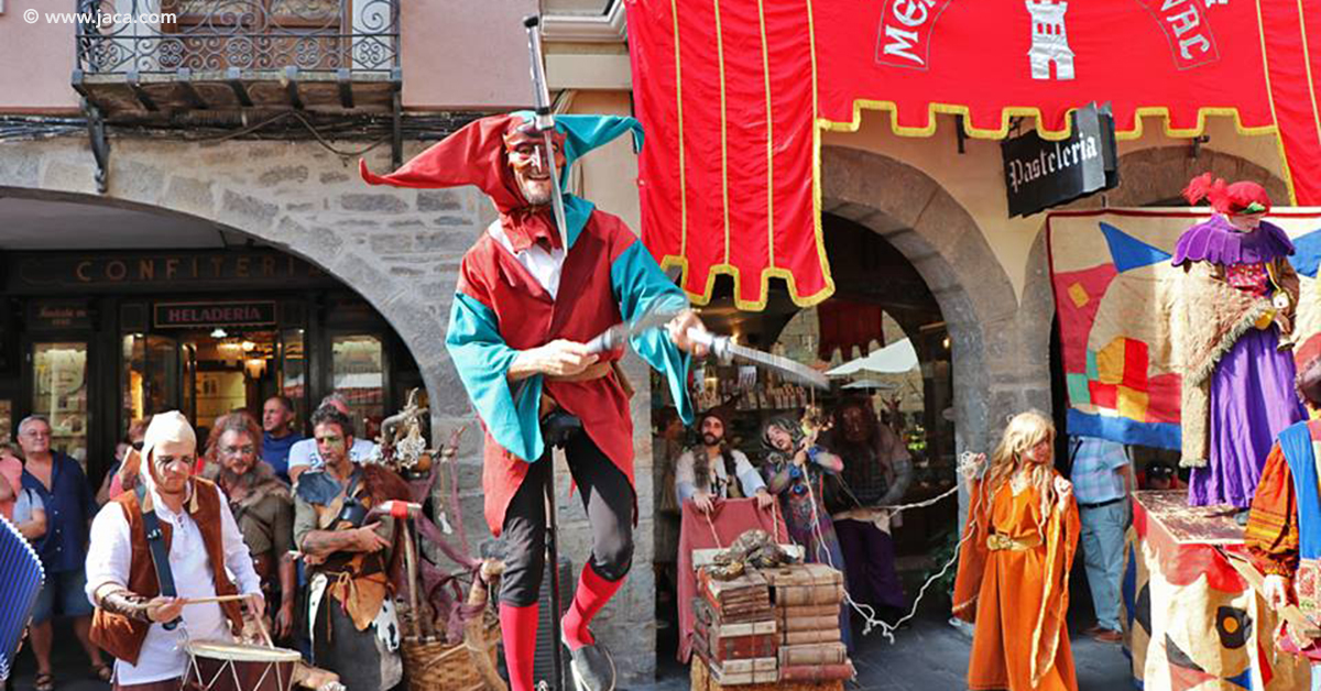 El mercado medieval de Jaca, incluido en las actividades paralelas del Festival Internacional en el Camino de Santiago, transformará el casco histórico de la ciudad del 27 al 29 de agosto, llevándonos a la época medieval cuando convivían las culturas cristiana, hebrea y musulmana. ¿Quieres ver cosas extraordinarias? Tienes una cita en Jaca.