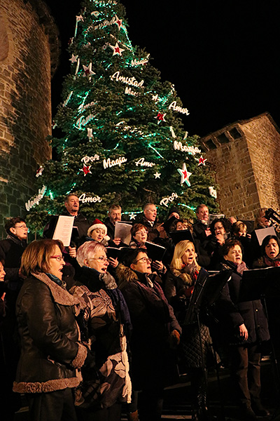 "Cheladas y música" es el ciclo de conciertos programado la Comarca de la Jacetania que junto con los conciertos organizados por el Ayuntamiento de Jaca y Turismo Villanúa convierten las fechas navideñas en una ocasión única para disfrutar de conciertos en escenarios poco habituales.