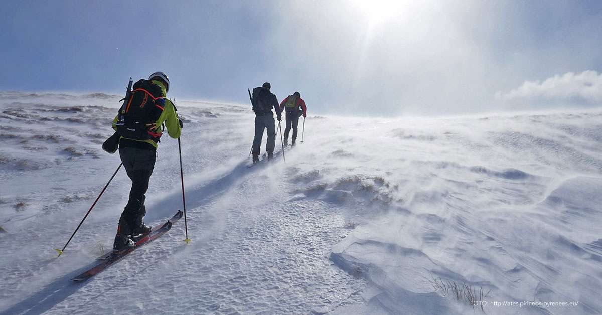 Impulsado por la Agrupación Europea de Cooperación Territorial “Espacio Portalet”, dentro del proyecto transfronterizo InturPYR, ATES consiste en una cartografía de exposición a avalanchas (Avalanche Terrain Exposure Scale)  para ayudar al usuario que practica montaña invernal a considerar todos los parámetros que influyen el peligro de avalancha relacionados con el terreno. 