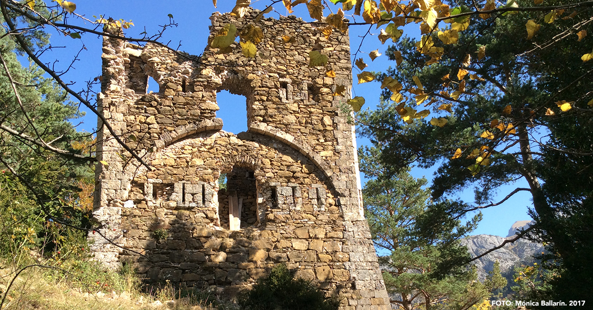 El último de nuestros monumentos que ha entrado en la Lista Roja que elabora Hispania Nosta es la Torre de Fernando VI o Castillo Nuevo del camino viejo a Oza, del siglo XVIII, en el Valle de Hecho. 