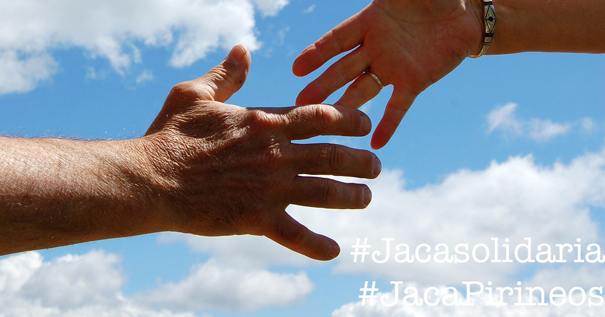 El tejido social de Jaca y la Jacetania se está volcando en la ayuda a vecinos, aportaciones de material o realizando mascarillas, máscaras faciales y batas. Además de esas acciones, ahora se quiere dar un paso más y colaborar económicamente en la adquisición de materiales o productos necesarios dentro de las acciones que se están llevando a cabo.