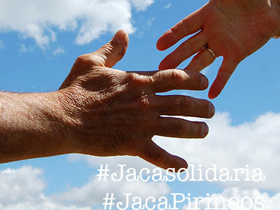 El tejido social de Jaca y la Jacetania se está volcando en la ayuda a vecinos, aportaciones de material o realizando mascarillas, máscaras faciales y batas. Además de esas acciones, ahora se quiere dar un paso más y colaborar económicamente en la adquisición de materiales o productos necesarios dentro de las acciones que se están llevando a cabo. 