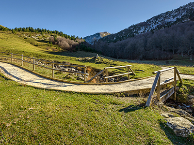 La provincia de Huesca ofrece más de 5.000 kilómetros balizados de senderos, 8 rutas de senderos accesibles y miradores también accesibles y otras instalaciones que nos permiten disfrutar del turismo de forma segura y sin las aglomeraciones. Leer más