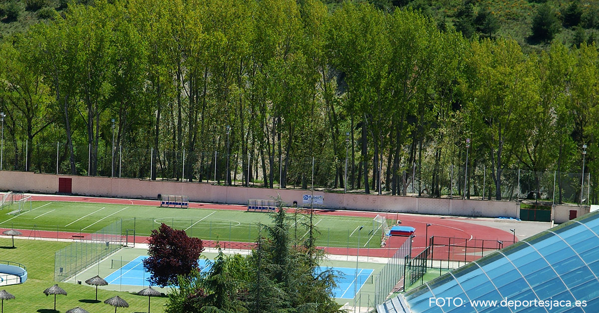 La piscina municipal de Jaca se abre al público el 1 de julio, en horario de mañana y tarde, con todas las medidas de seguridad sanitaria para garantizar la protección contra el contagio. 