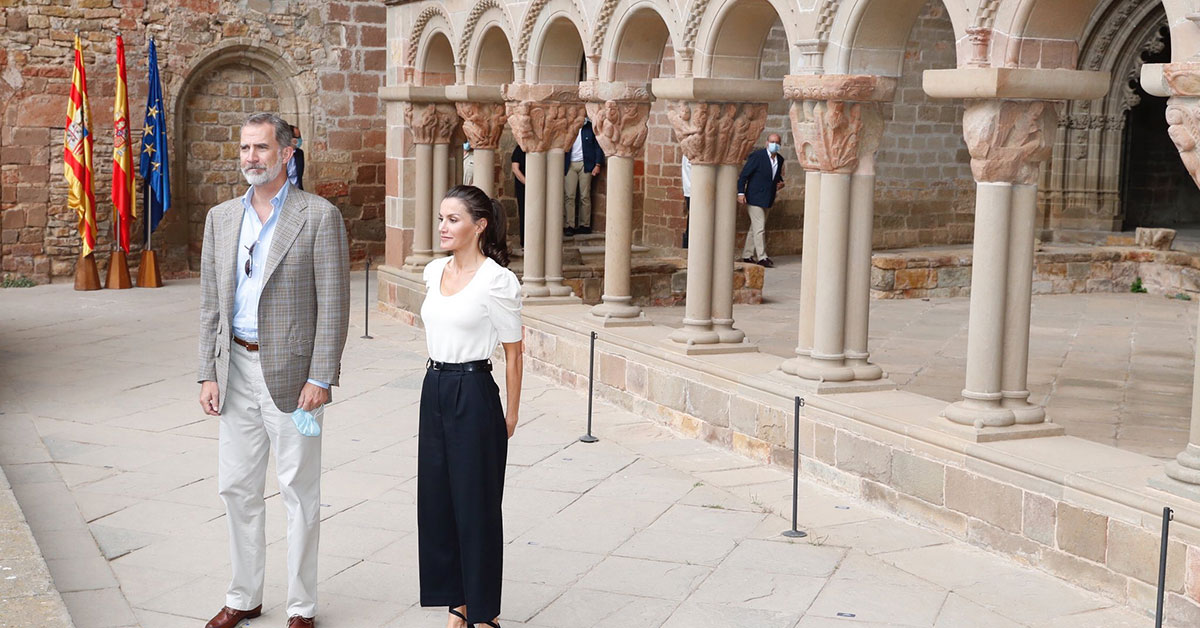 Los reyes de España, don Felipe y doña Leticia, visitarán el Monasterio de San Juan de la Peña y la localidad de Jaca, donde mantendrán una reunión con los representantes del sector turístico. El viaje se inscribe en la gira autonómica que están realizando por el territorio nacional para apoyar al turismo y será la única etapa en Aragón.