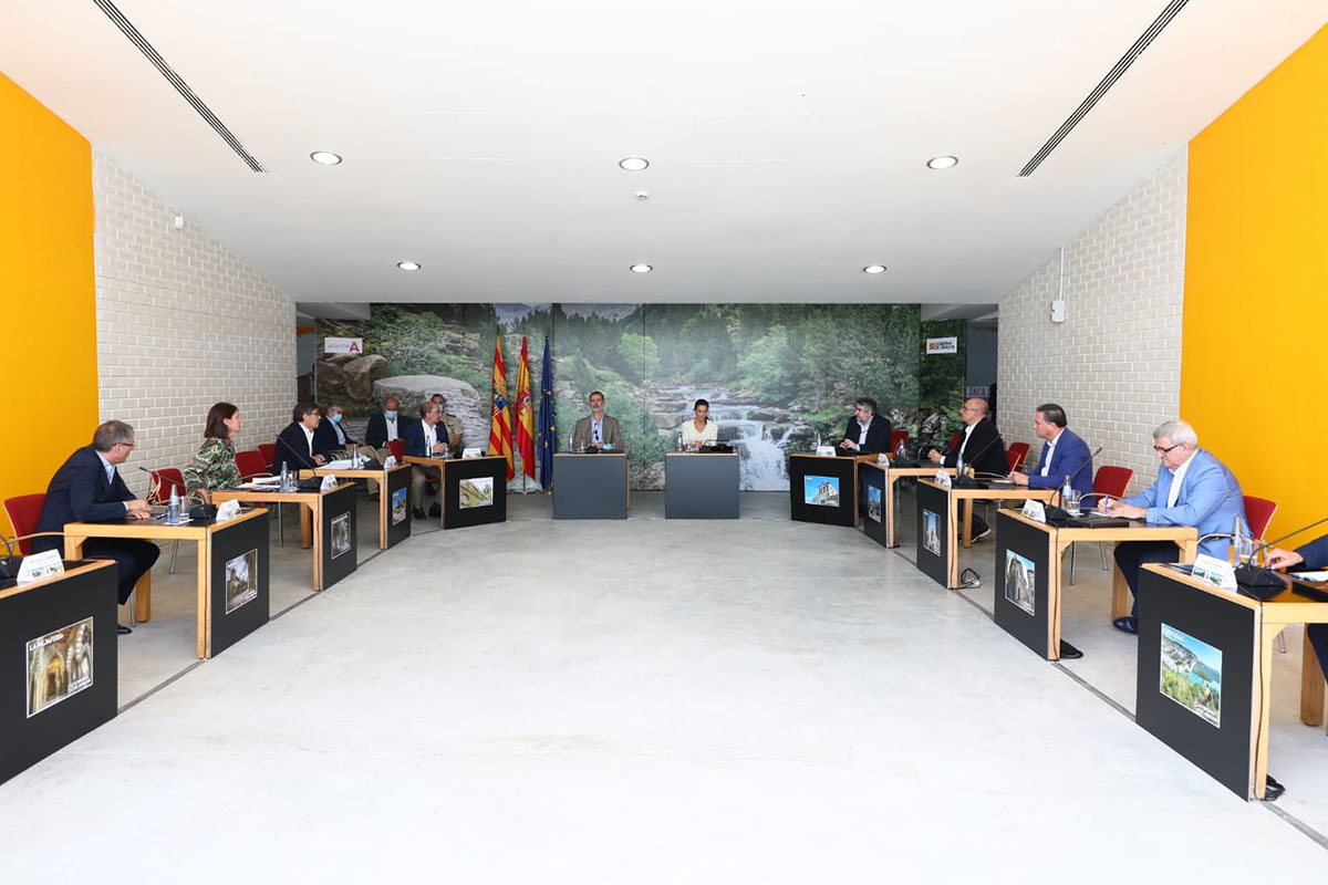 Los reyes de España, don Felipe y doña Leticia, visitarán el Monasterio de San Juan de la Peña y la localidad de Jaca, donde mantendrán una reunión con los representantes del sector turístico. El viaje se inscribe en la gira autonómica que están realizando por el territorio nacional para apoyar al turismo y será la única etapa en Aragón.