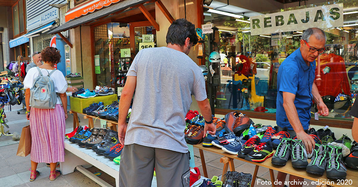 Los próximos 21 y 22 de agosto Acomseja celebra su fiesta del Comercio en la calle con ofertas y descuentos de sus establecimientos asociados, que sacarán a la calle sus productos para celebrar el “remate final” de la temporada de verano. 