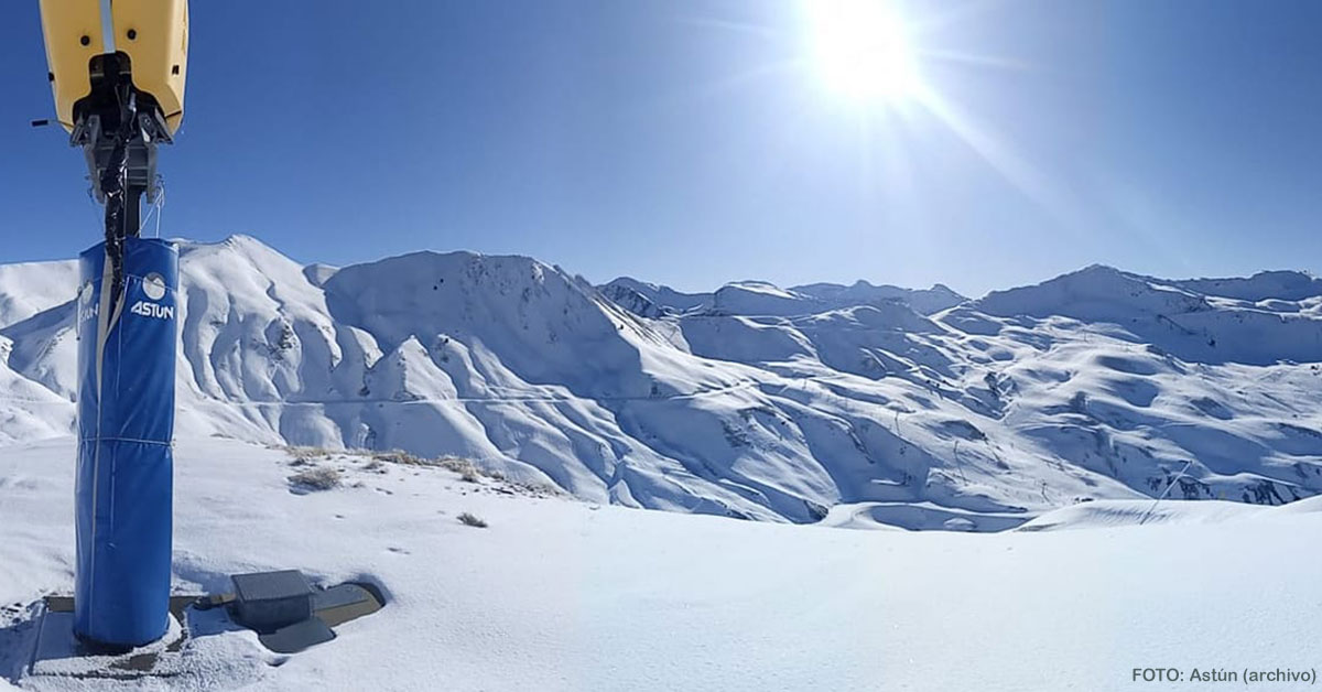 Astún abrirá sus puertas el próximo día 23 de diciembre tal y como estaba previsto; la actividad de los deportes de invierno es posible en un entorno natural y seguro con todas las medidas de prevención para el Covid 19 adoptadas. 