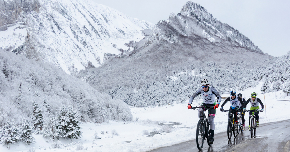 El próximo 14 de Febrero a las 9.30 de la mañana 210 participantes —con amplia participación femenina  y o dos triatletas en la categoría de Paratriatlón— tomarán la salida en formato contrarreloj. El Club Pirineista Mayencos y la Villa de Ansó organizan esta prueba, que al ser de ámbito estatal cuenta con todos los permisos pertinentes para poder celebrarse.