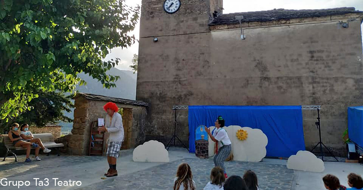 El Grupo Ta3 Teatro actuará también esta Semana Santa en el ciclo “La Jacetania es Cultura”. Formado por actores de la Jacetania y Alto Gállego, en esta ocasión interpretarán varios cuentos infantiles con el título “¡Qué vivan los cuentos!” el día 1 de abril en la plaza Conde Xiquena de Hecho, a las 12h. 