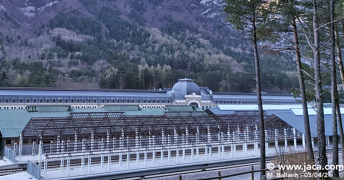 Según publica Heraldo de Aragón, el ministro Ábalos adelanta al jueves la inauguración de la nueva estación de ferrocarril de Canfranc. A la misma acudirán los presidentes de Aragón, Javier Lambán, y Nueva Aquitania, Alain Rousset, en un acto que se celebrará a primera hora de la tarde. 