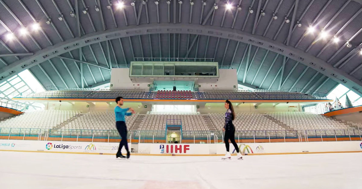 ADMIRE es una cantante, bailarina y actriz de Barcelona que ha escogido la pista de hielo jaquesa como escenario de su último single 