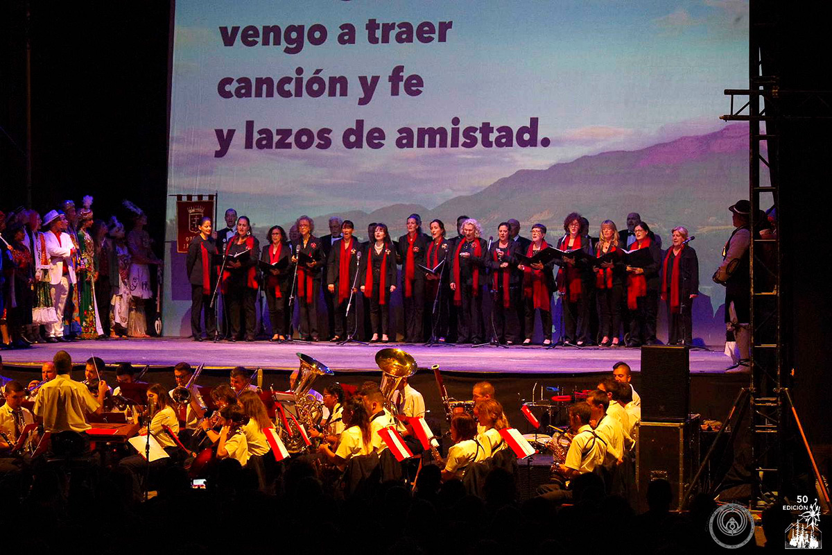 Las “Noches del Festival” tendrán como marco la Plaza de Sanlure y arrancarán con la “Apertura del Festival”, el miércoles 28 de julio. Una apertura de certamen diferente, como los tiempos que estamos viviendo, que quiere ser fiesta del folklore y reencuentro en el que la tecnología será, una vez más, camino para unir amigos y acercar continentes. Participarán el Corro de Bailes de San Juan de Plan, el Grupo de Jota Uruel, el Joven Ballet del Pirineo, el Orfeón Jacetano y tendrá sorpresas llegadas de todo el mundo. El jueves 29 de julio el escenario tendrá como protagonista a la “Banda Municipal de Música Santa Orosia” con el concierto “Recorrido por el mundo con los antepasados del Jazz” y durante el fin de semana el escenario será el de “Lunas del Mundo” con la actuación el viernes de un grupo pirenaico que aún no había participado en el certamen, “Miércoles de Cecina”. Sábado y domingo, también a las 22h, tendremos la nota internacional con la mezcla de estilos de Ara Malikian que presentará su trabajo “Petit Garage” y que ya ha colgado el cartel de “agotado” para ambas actuaciones. 