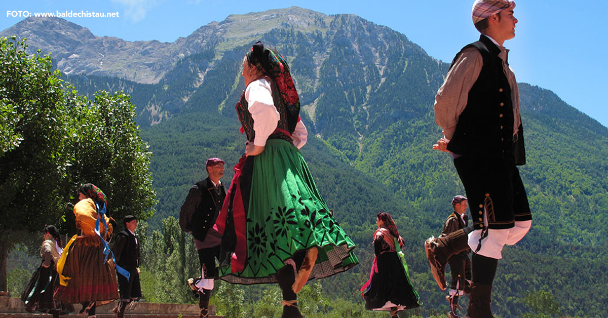 Del 28 de julio al 1 de agosto, música y danzas tradicionales, agrupaciones locales y territorios vecinos pero también el acento internacional con la mezcla de estilos de Ara Malikian, así como visitas teatralizadas, actividades infantiles y exposiciones, harán de Jaca, una vez más, el epicentro del folklore.