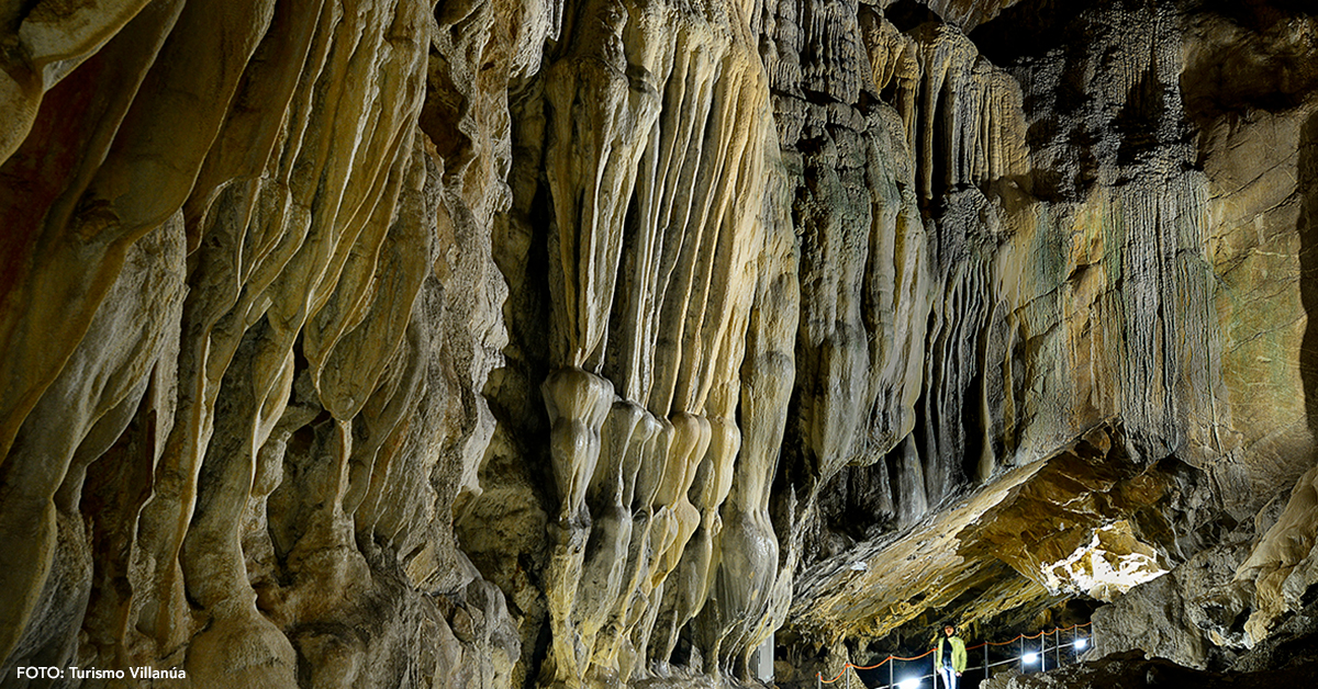 La cueva de Las Güixas se suma a la celebración del 275 aniversario del nacimiento de Francisco de Goya, con un programa especial de visitas de autor que ofrecerá Nacho Navarro los viernes 13 y 20 de agosto y los sábados 14 y 21 del mismo mes. 