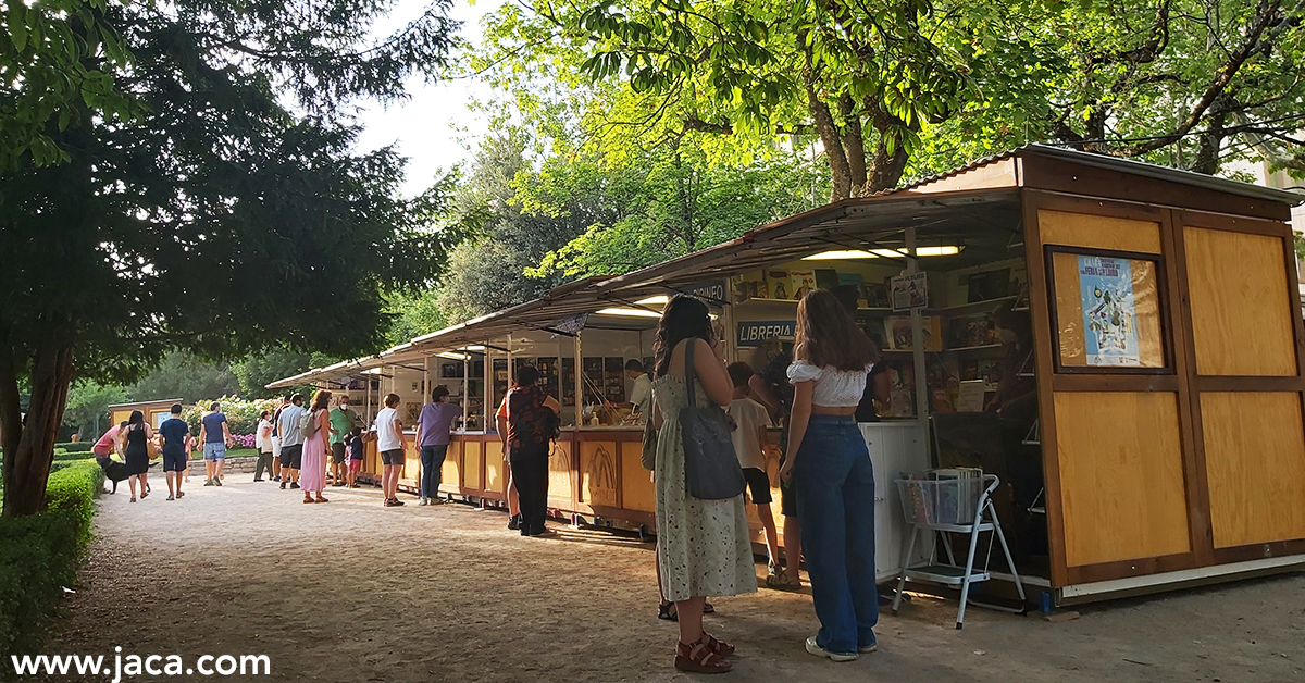 Charlas y conferencias, firma de libros , danza, cuentacuentos, proyeciones, conciertos o talleres infantiles son algunas de las propuestas que encontraremos en su extenso programa para todas las edades. La Feria contará con un amplio plantel de autores firmando y la participación en programa de Irene Vallejo, Premio Nacional de Ensayo 2020, José Luis Melero, Karmele Jaio o Francisco Ferrer Lerín, entre otros.