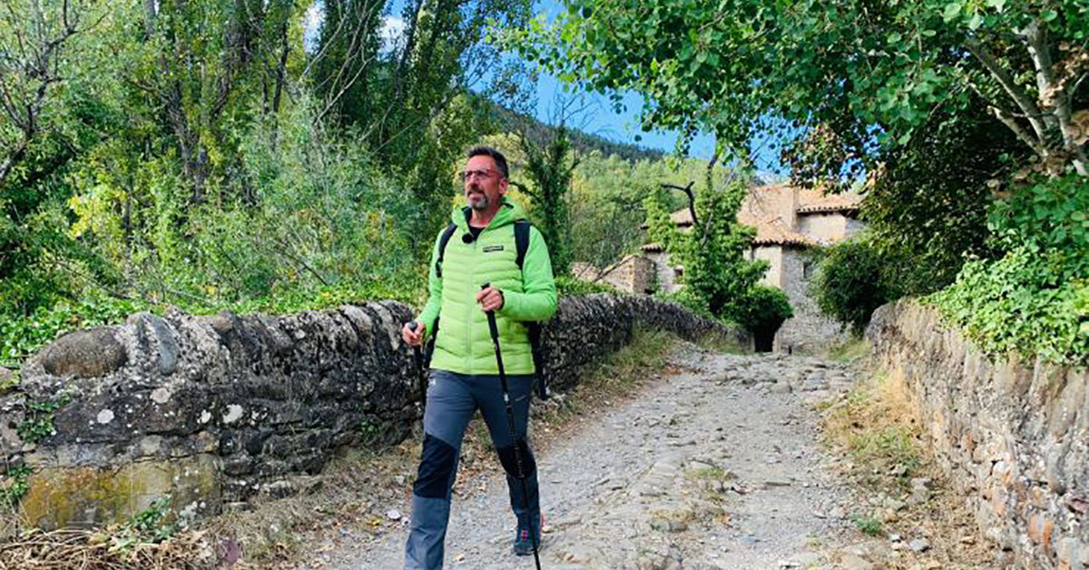 El programa senderista de Aragón TV inicia su particular andadura por el Camino de Santiago en Aragón y durante cuatro programas —no consecutivos— recorrerá la ruta jacobea en Aragón. La primera etapa, con cerca de 30 km, le llevará este martes 26 de Somport a Jaca.