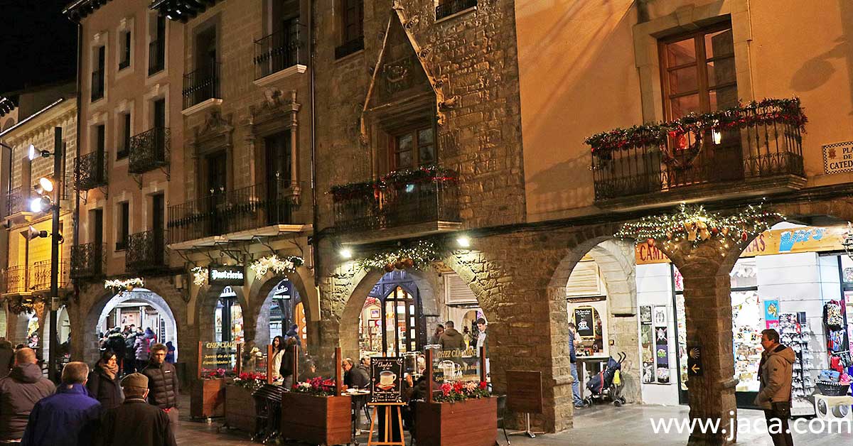 Jaca presenta este viernes su oferta de nieve para la temporada 2021-2022 en una gala que reunirá al Ayuntamiento de Jaca, ACOMSEJA, y las pistas de Astún y Candanchú, abierta al público y con tendrá entrada libre – previa presentación del pasaporte covid-19 hasta completar el aforo.