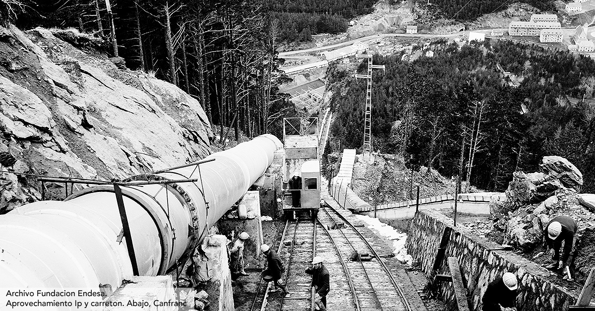 "Paisajes. La patria emocional" es el nuevo volumen de la colección gran formato Almanaque de los Pirineos que Pirineum editorial inició el año pasado con "Mujeres. Migración a la modernidad", de Sergio Sánchez Lanaspa, elegido por el Gobierno de Aragón “Mejor libro editado en Aragón en 2020”. 
