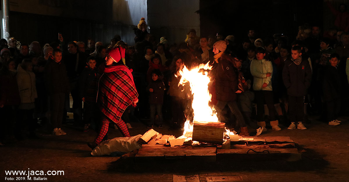 Este jueves tendrá lugar la narración del cuento "O Chiflo de Navidad" y encendido de la Zoca con Acomseja y los Gaiters de Chaca, en la Plaza Ripa a las 17:30h 