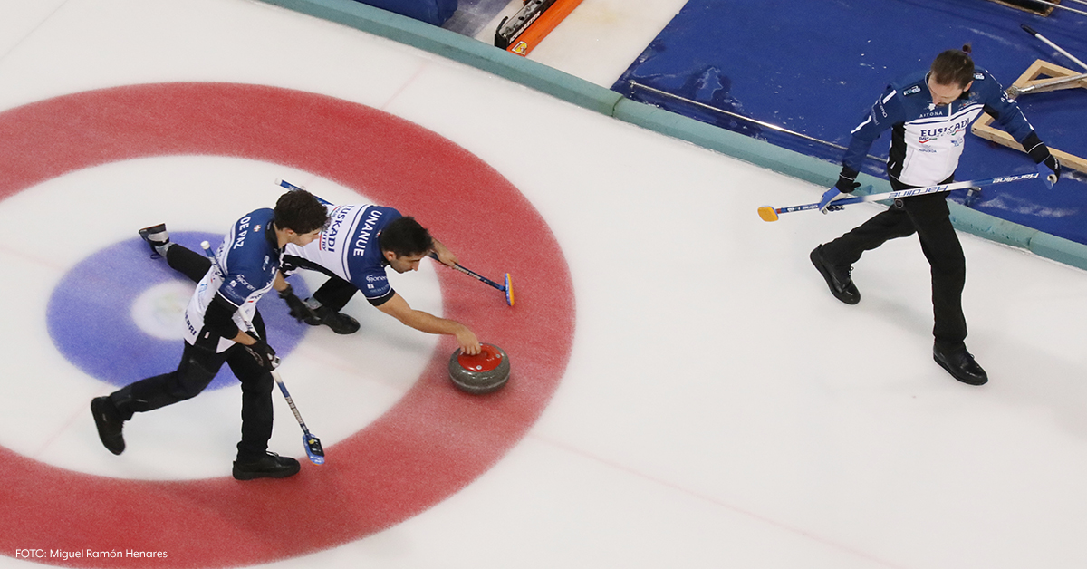 Jaca, sede de los Campeonatos de España de Curling 2022
La Real Federación Española de Deportes de Hielo ha presentado el calendario de competiciones del mismo, todas ellas con sede en Jaca. Siete campeonatos, entre enero y marzo, donde se encontrarán los mejores clubes del país buscando el máximo reconocimiento nacional. 