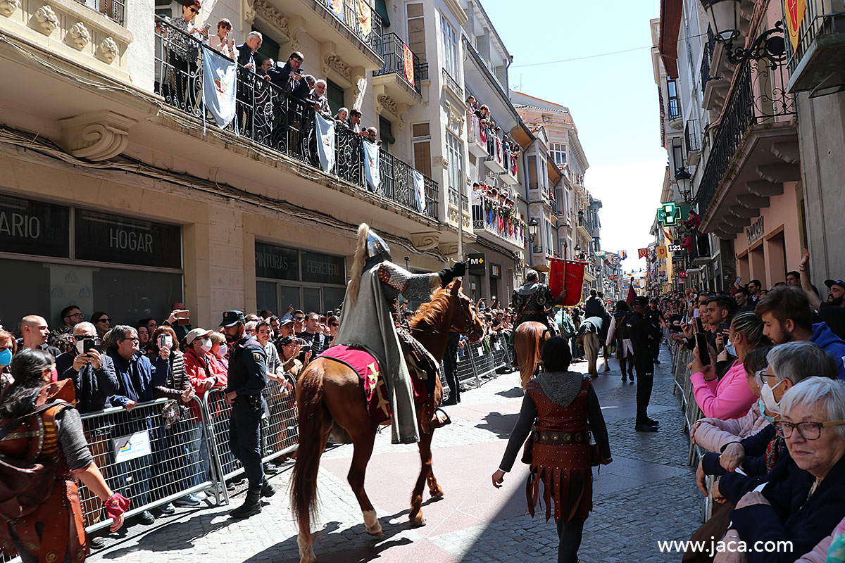 Jaca se prepara para celebrar su fiesta más popular, la del Primer Viernes de Mayo, reconocida "Fiesta de Interés Turístico Nacional" en 2022 y que congrega a jaqueses y visitantes que no quieren perderse el canto del himno. 