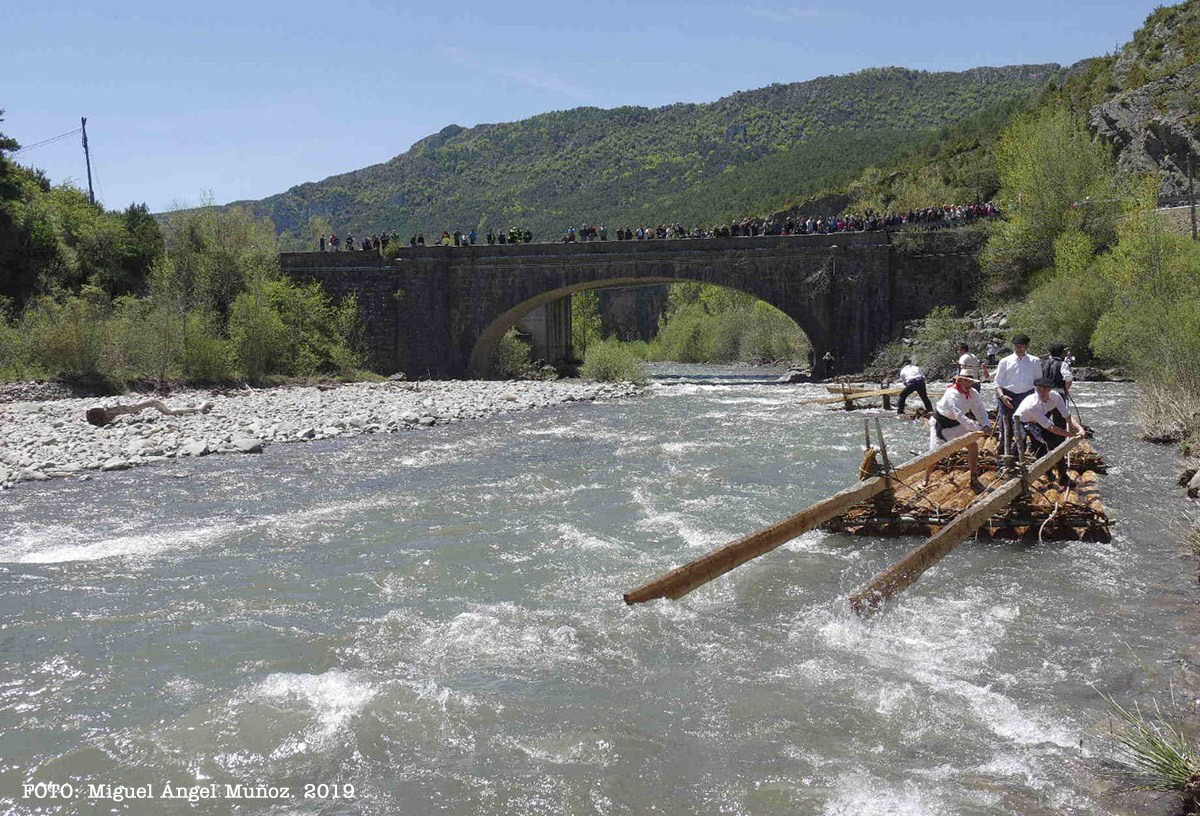 Este domingo 8 de mayo, el Valle de Hecho recuperará la tradición de las navatas que cada primavera descendían por el Aragón Subordán para transportar la madera extraída de los bosques chesos.