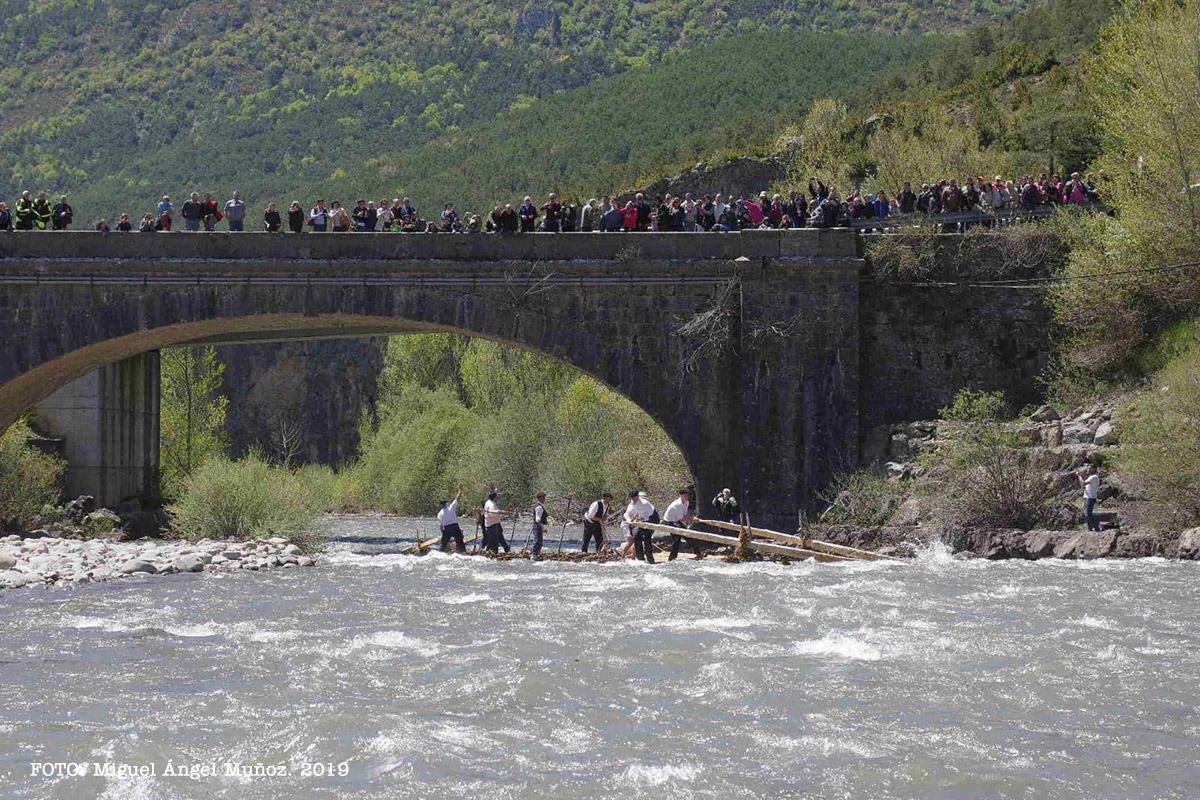 Este domingo 8 de mayo, el Valle de Hecho recuperará la tradición de las navatas que cada primavera descendían por el Aragón Subordán para transportar la madera extraída de los bosques chesos.