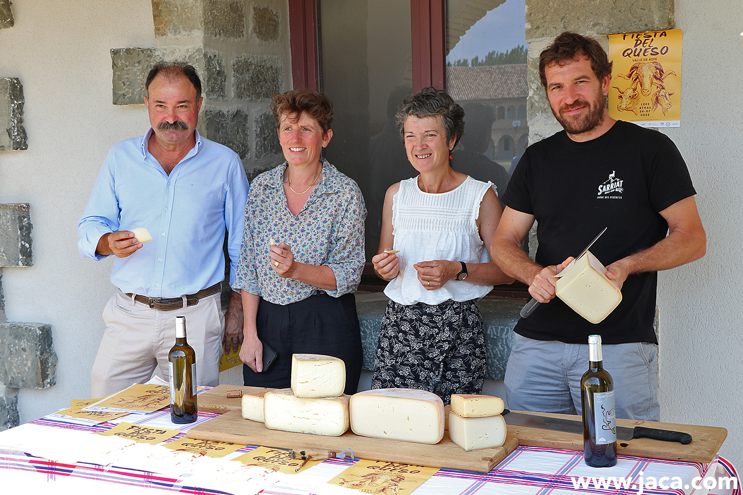 La presentación de la Fête du Fromage ha tenido lugar este martes en la Ciudadela de Jaca. Un espacio que será sede del Mercado de productores del Valle de Aspe el próximo domingo 14 de agosto, reunienedo a más de veinte ganaderos y productores del territorio vecino. 