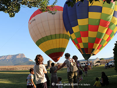 El programa de actividades comenzará el viernes 16 a las 19:30h con un vuelo de globos desde la Ciudadela de Jaca (parking del Llano de Samper) donde se centralizan los actos. 