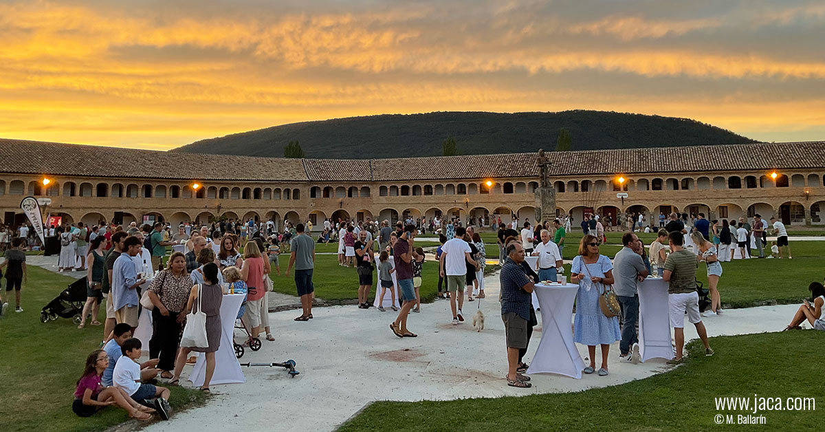 Velada gastronómica en la Ciudadela de Jaca

09/08/22 . Jaca 

Los productores del vecino Béarn serán los protagonistas de la noche gastronómica que tendrá lugar el próximo domingo 14 de agosto en el Patio de Armas del Castillo de San Pedro. Desde las 17 hasta las 23 h, tenemos una cita con la gastronomía y alimentos de proximidad, animación teatralizada y música. 