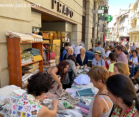 El comercio de Jaca sale a la calle 