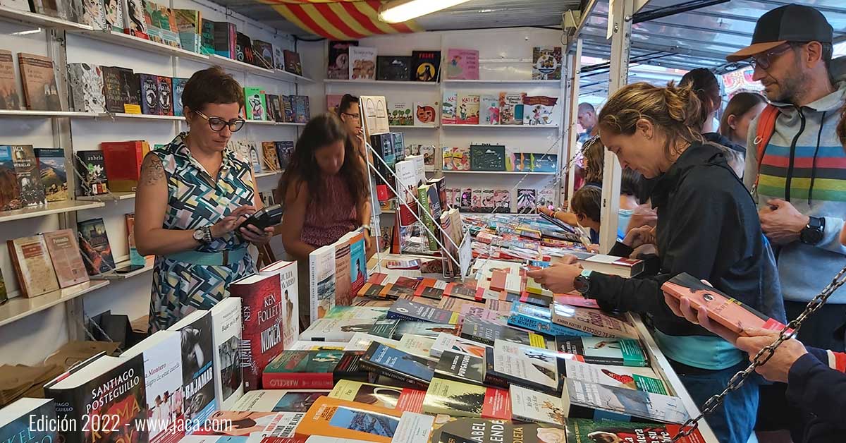 La Feria del libro de Jaca cuenta con diversas sedes; las casetas instaladas en la Plaza Biscós, la contigua Plaza Ripa, el Salón de Actos de la Biblioteca de Jaca, el Salón de Ciento del Ayuntamiento y el Palacio de Congresos, y sus horarios serán de 11 a 14h y de 18 a 21h. 