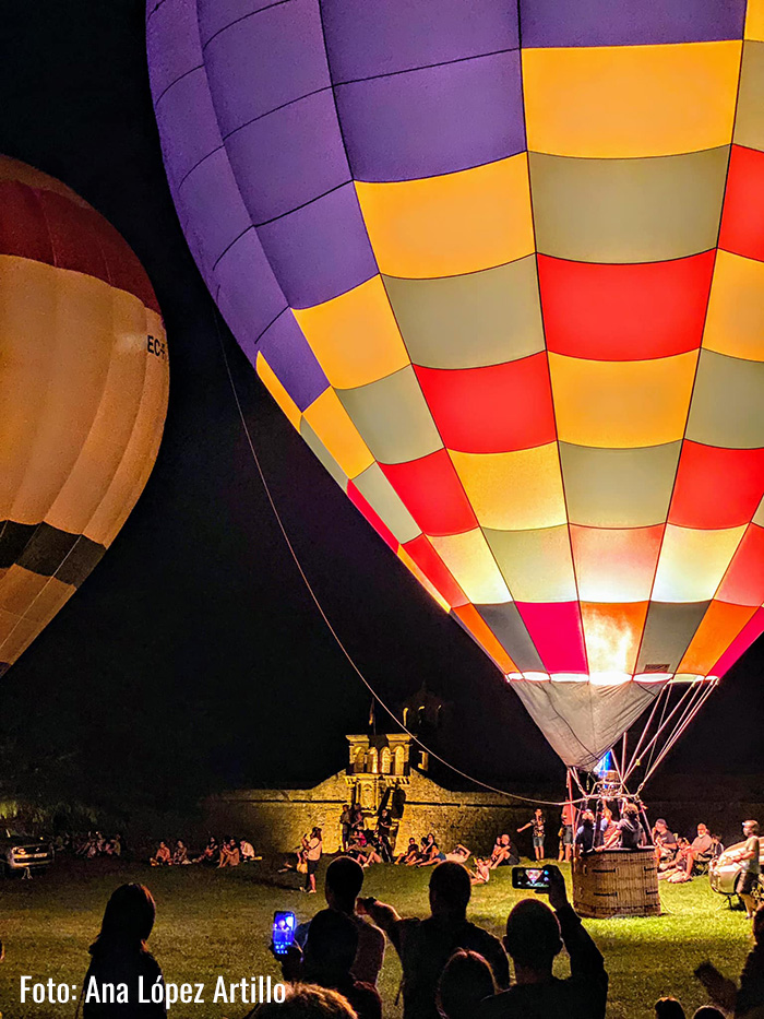 Además, como ya es tradicional, se celebrará el “Night Glow” en la noche del sábado, con exhibición estática nocturna en el glacis de la Ciudadela. Entre las novedades, en esta edición, destaca la presencia de un "globo cautivo", que permitirá a quien lo desee ascender unos metros sin liberar el ancla del suelo. 